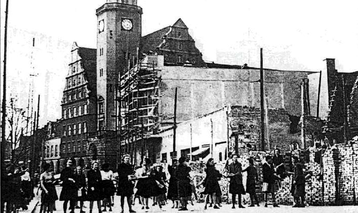 Plik:Olsztynskie korzenie.jpg