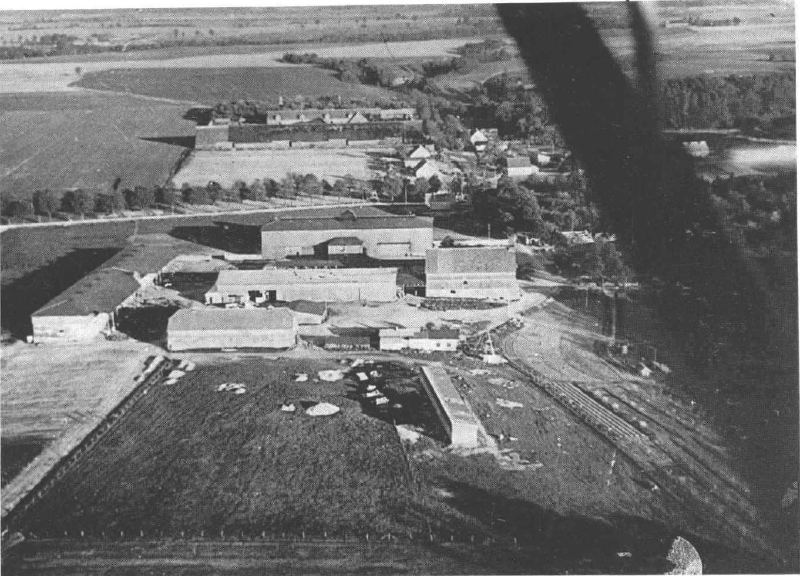 Plik:Dwor powodowo 2.jpg