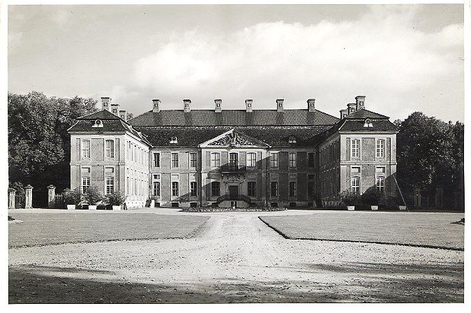 Plik:Palac kamieniec 2.jpg