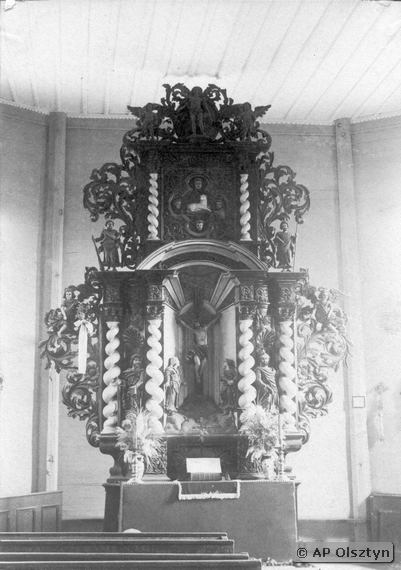 Plik:Oltarz kosciolNMP wieliczki 2.jpg