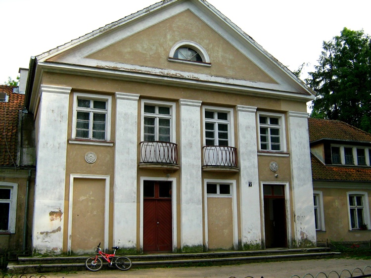 Plik:Dwor legwarowo 2.jpg