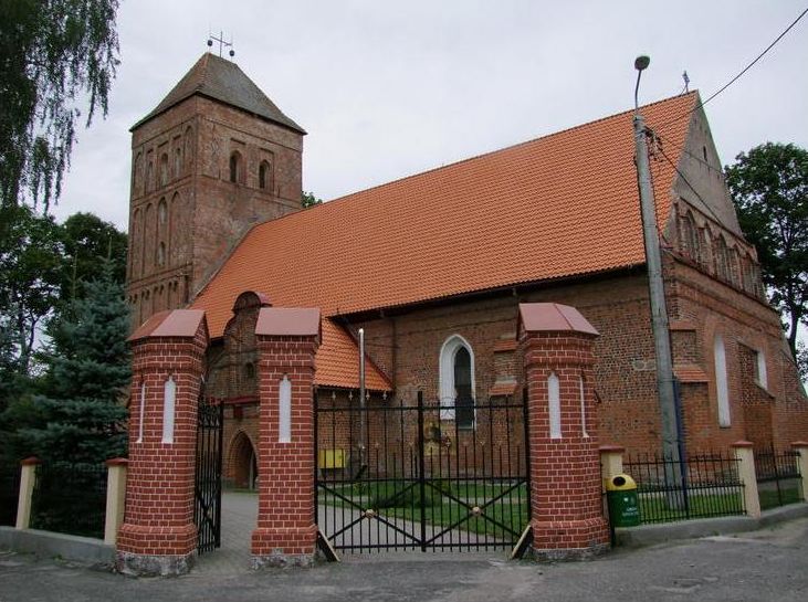 Plik:Kosciol krzyza srokowo 2.jpg