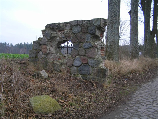 Plik:Palac ogrodzieniec 3.jpg
