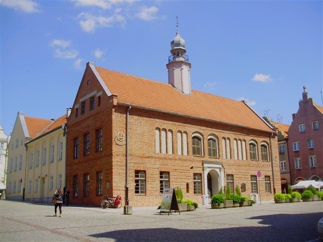Plik:Wojewodzka biblioteka publiczna w olsztynie1.jpg