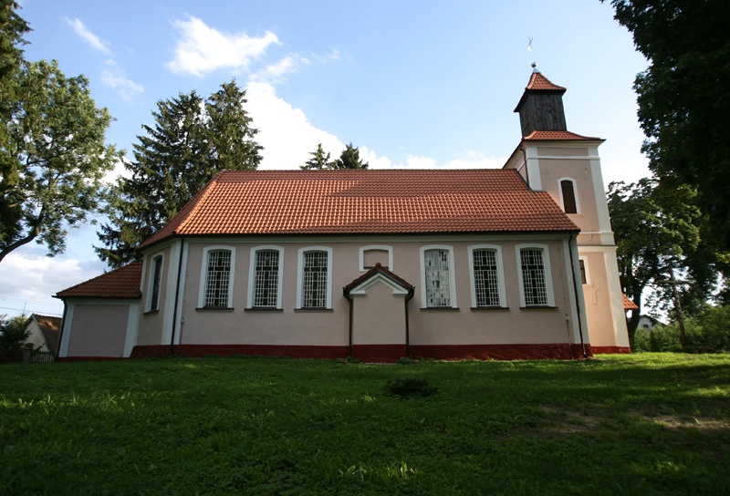 Plik:Kosciol matka wilamowo 1a.jpg