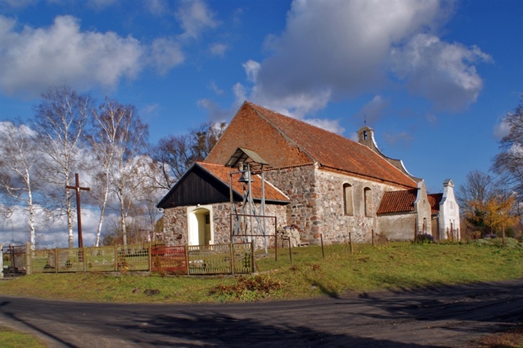 Plik:Kosciol marcin jesionowo 1.jpg