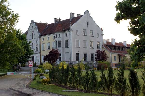 Plik:Palac labednik 2.jpg