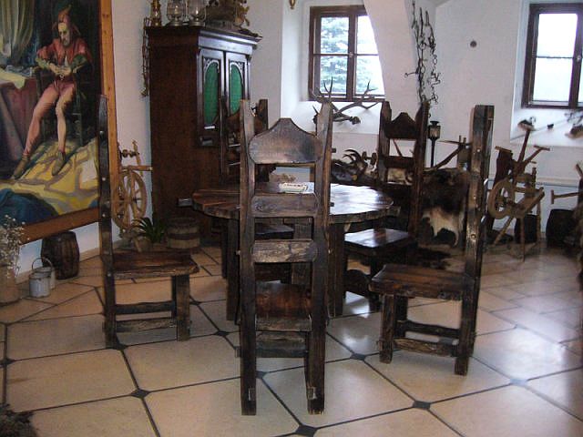 Plik:Palac osieka bialy 2.jpg