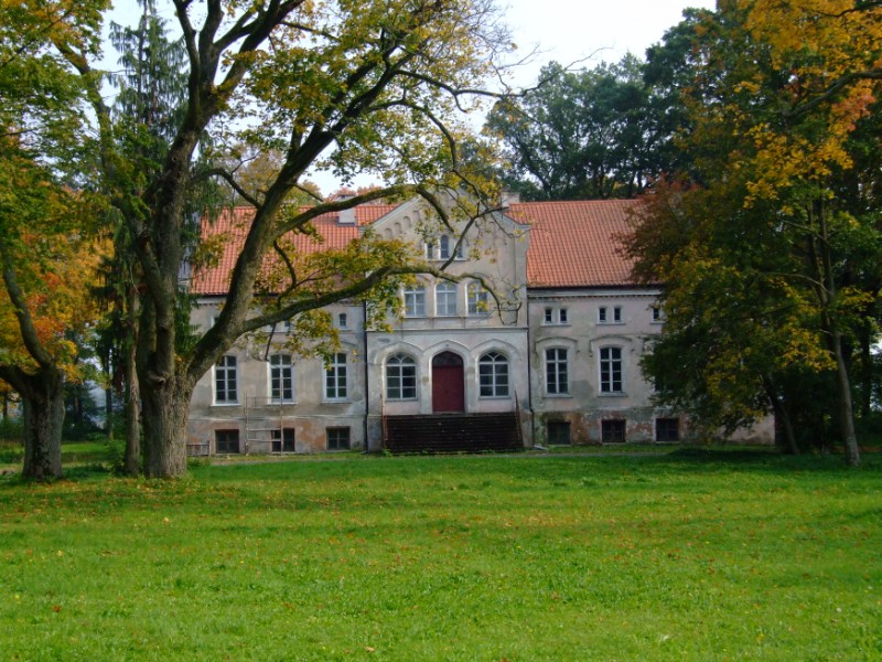 Plik:Dwor zalesie dzwierzuty 1.jpg
