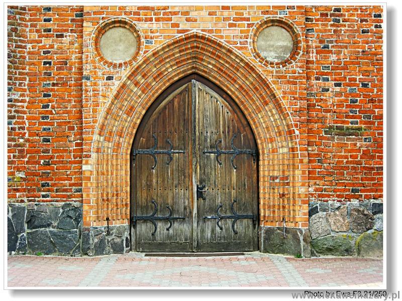 Plik:Kosciol savio ostroda 3.jpg