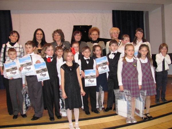 Plik:Duet fortepian 2011 2.jpg