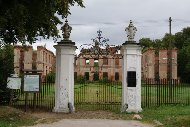 Plik:Palac kamieniec 6.jpg