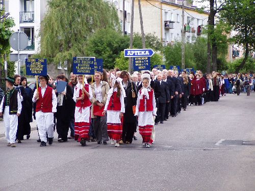 Plik:Barczewo festiwal przemarsz.jpg