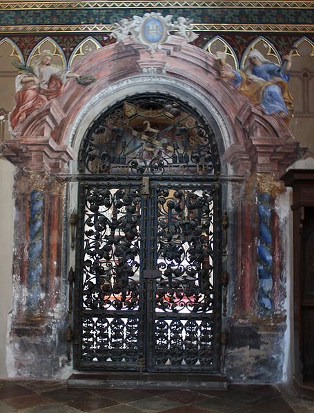 Plik:Frombork brama.jpg