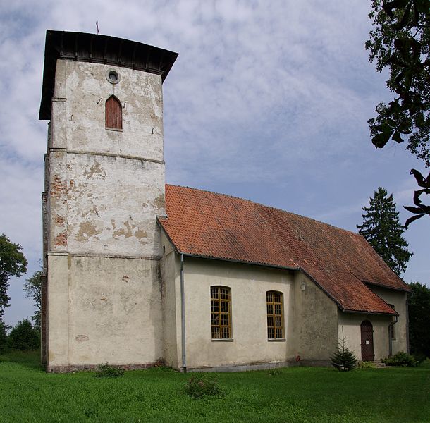 Plik:Kościół w Dąbrówce.jpg