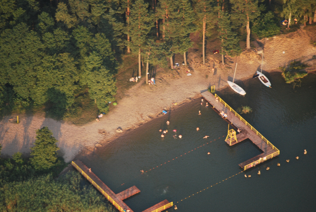 Plik:Plaża w Żabince.jpg