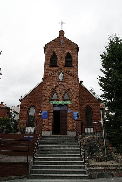 Plik:Kościół pw. Matki Bożej Różańcowej w Mikołajkach.jpg