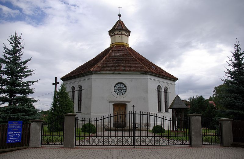 Plik:Kościół w Radziejach.jpg