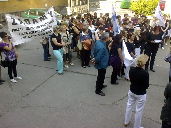 Plik:Protestujacepielegniarki.jpg