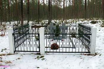 Plik:Babrosty.Mogiły żołnierzy rosyjskich, poległych w roku 1915.jpg