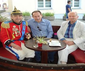 Henryk Leśniowski z Andrzejem Cieślakiem (po lewej) i Janem Kochanowskim z Przylesia, 7 września 2014 r. Źródło: Archiwum Andrzeja Cieślaka