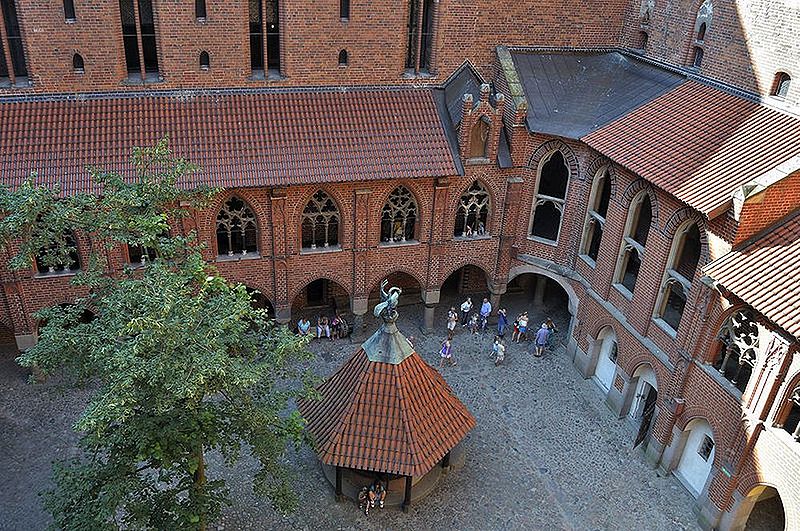 Plik:Malbork sredni.jpg