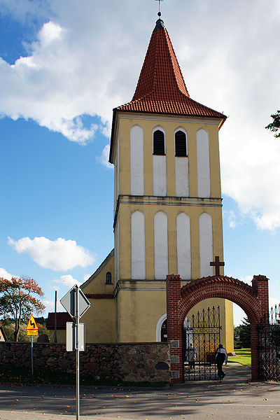 Plik:Kosciol trojcy juchy 1a.jpg