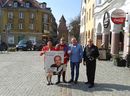 Andrzej Cieślak z Piotrem Rybakiem (z szablą) - Przewodniczącym Ogólnonarodowego Ruchu Oburzonych, 11 kwietnia 2015 r.