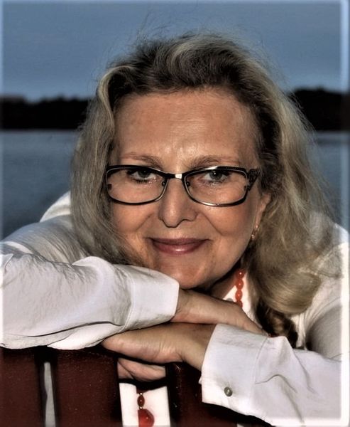 Plik:Szymborska w Krutyni a.jpg