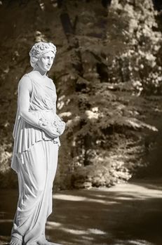 Figura parkowa Wiosna [fot.iRstudio.pl]