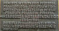 Tablica ku pamięci prof. Tadeusza Kotarbińskiego - patrona Biblioteki. Źródło: Archiwum Andrzeja Cieślaka