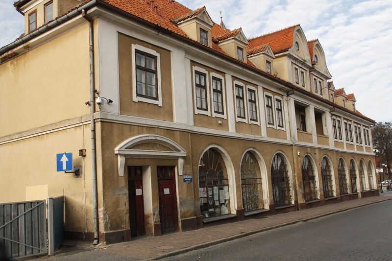 Plik:Ratusz olsztynek 4.jpg