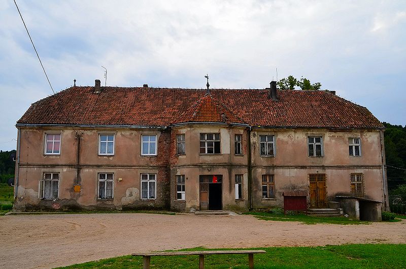 Plik:Dwory ustnik 3.jpg