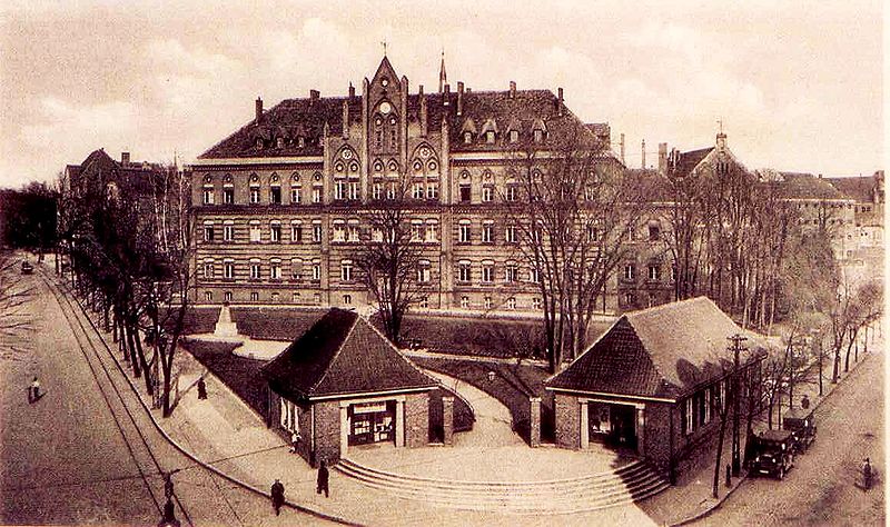 Plik:Gmach sadow olsztyn 2.jpg