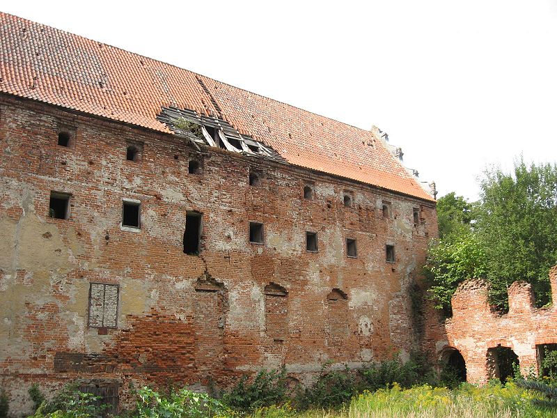 Plik:Zamek pieniezno 3.jpg