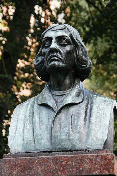 Plik:Popiersie kopernika olsztyn 2.jpg
