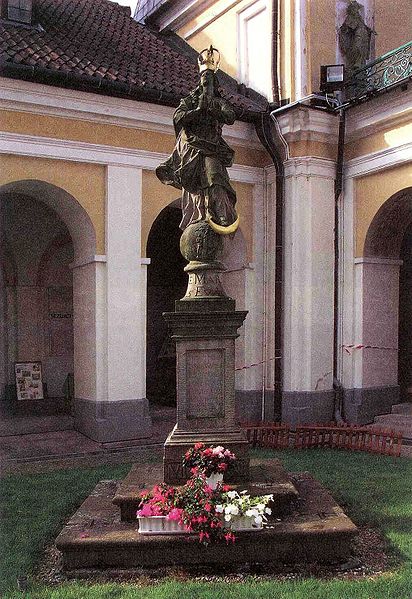 Plik:Rzezba immaculata lipka 1.jpg