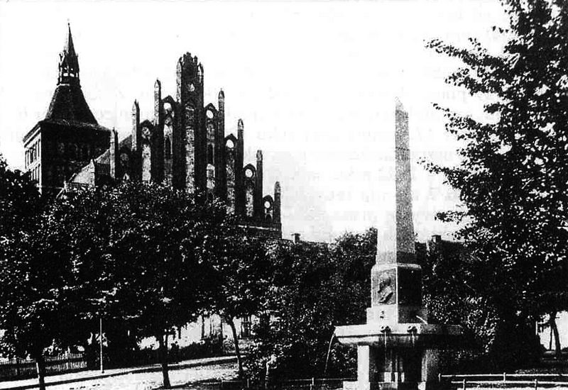 Plik:Obelisk schultze delitzscha olsztyn 1.jpg