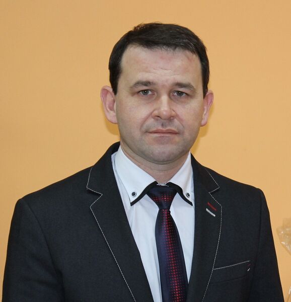 Plik:Wójt gminy biskupiec Arkadiusz Dobek.JPG