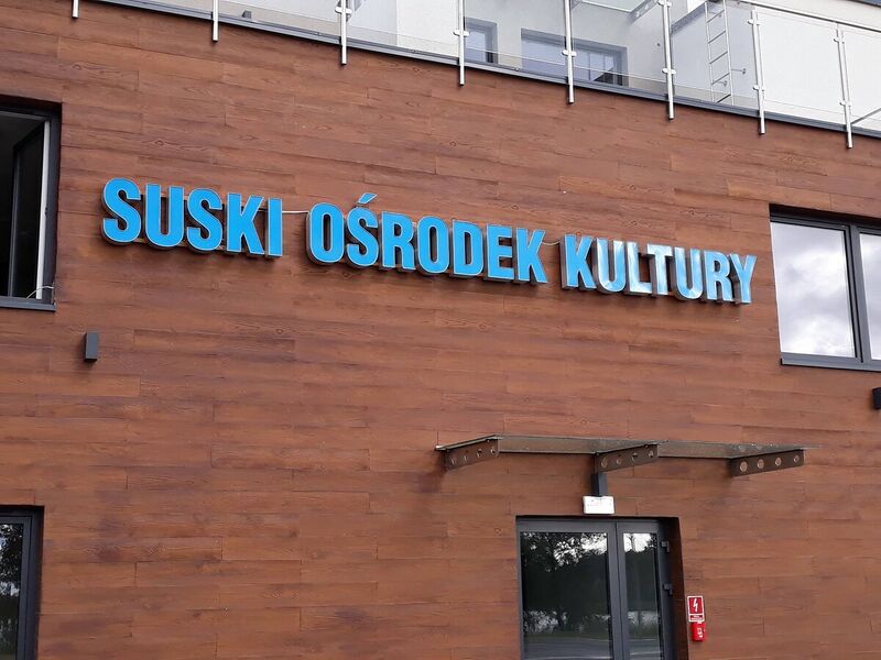 Plik:Siedziba Suskiego Ośrodka Kultury.jpg