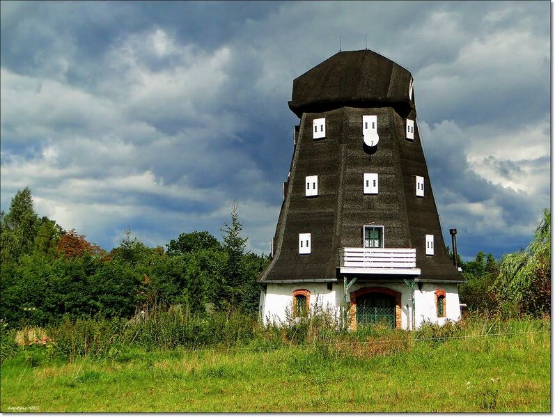 Plik:Wiatrak w Sterławkach Małych.jpg