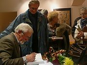 Zenon Złakowski podczas spotkania z czytelnikami - promocja książki "Stało się" (2013). Źródło: Archiwum autora