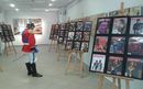 Andrzej Cieślak na wystawie okładek czasopisma "60 okładek na 15-lecie kwartalnika Twój blues", Galeria Rynek MOK, 3 lipca 2015 r.