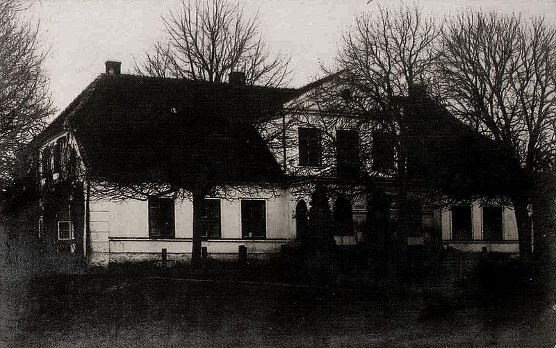 Plik:Dwor track 1.jpg
