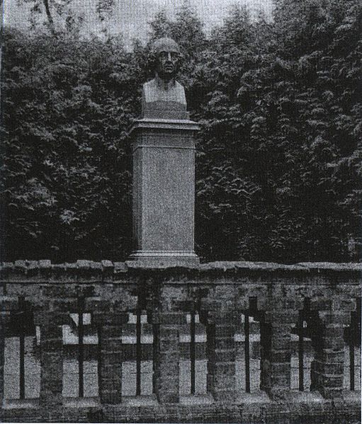 Plik:Pomnik herdera morag 3.jpg