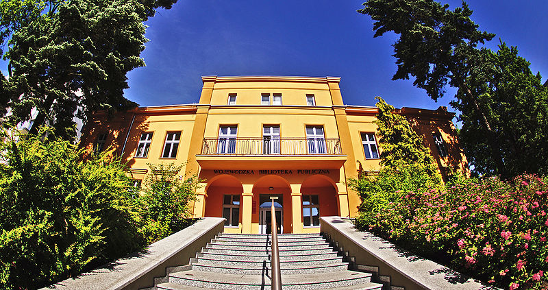 Plik:Wojewodzka biblioteka publiczna w olsztynie2.jpg