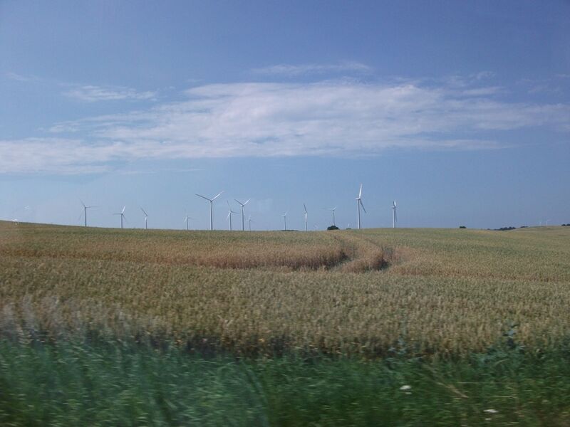 Plik:Elektrownia wiatrowa koło Kisielic .jpg