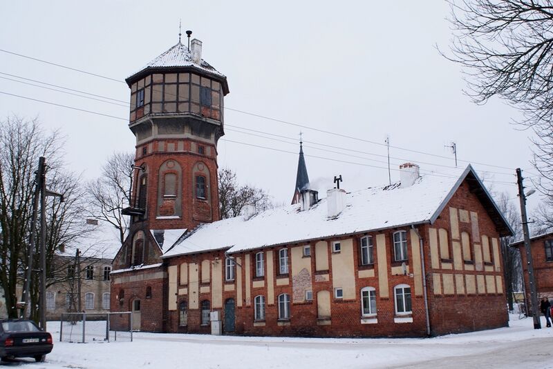 Plik:Zabytkowa wieża ciśnień w Karolewie.jpg