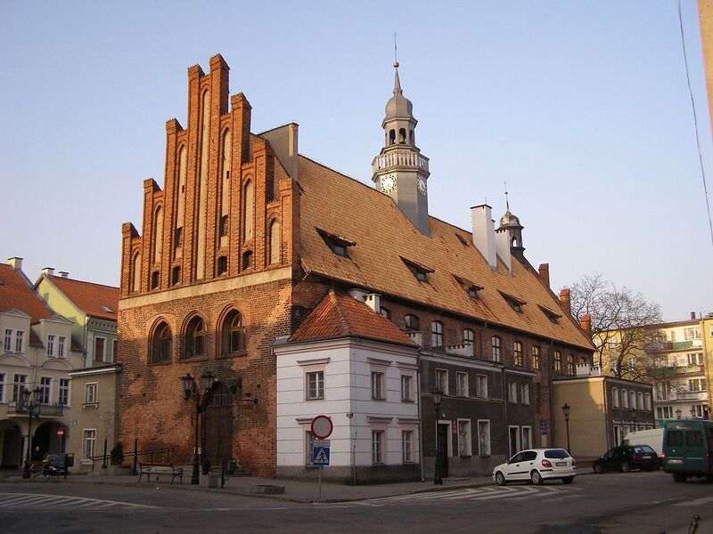 Plik:Ratusz w Ornecie.jpg