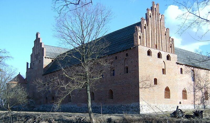 Plik:Zamek w Barcianach.jpg